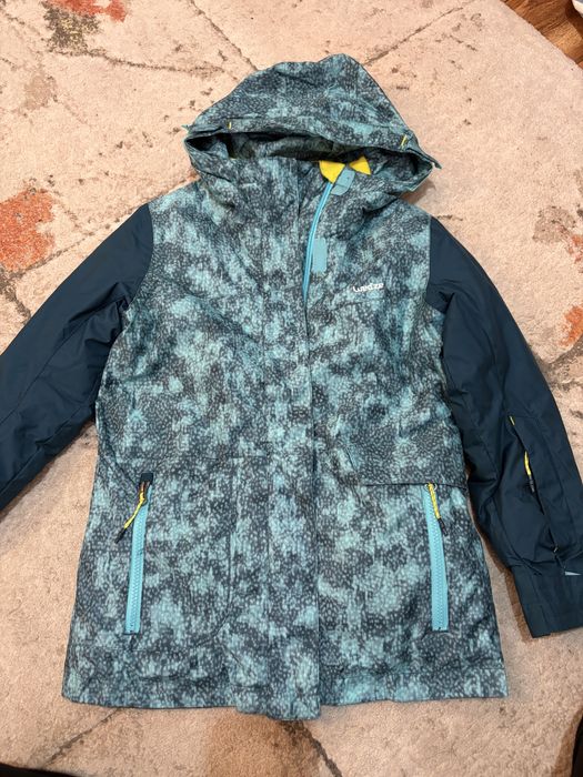 Geacă snowboard copii Decathlon, mărime 8 ani – stare foarte bună