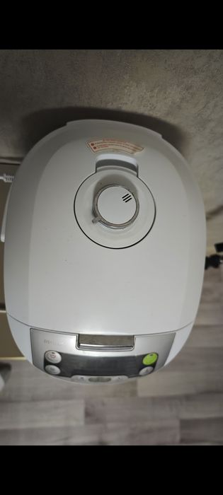 Продаётся мультиварка Philips HD3136