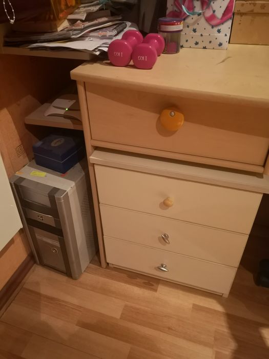 Бюро с надстройка /има и комодче с 4 чекмеджета/