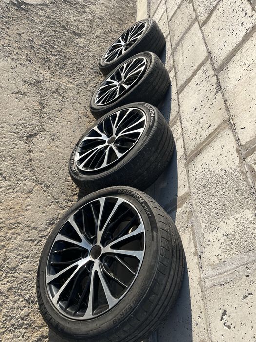 235/45/18 комплект