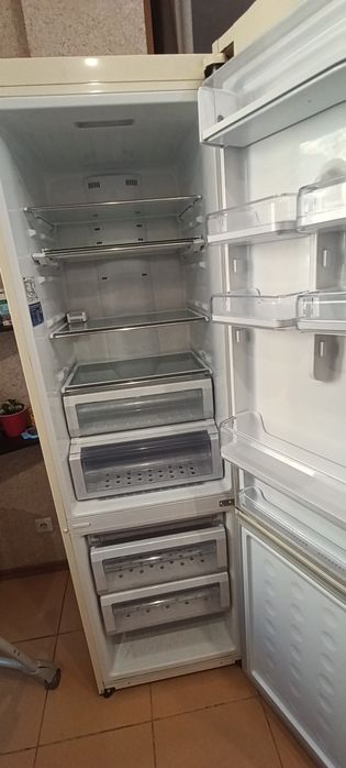 Холодильник SAMSUNG