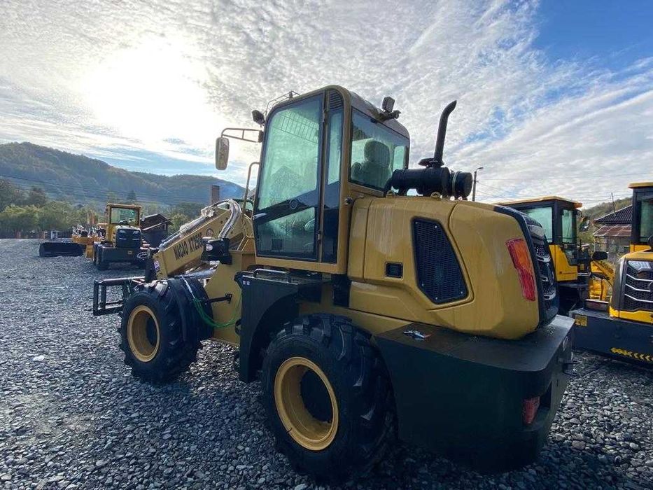 Încărcător frontal telescopic XT250, 2,5t ridicare