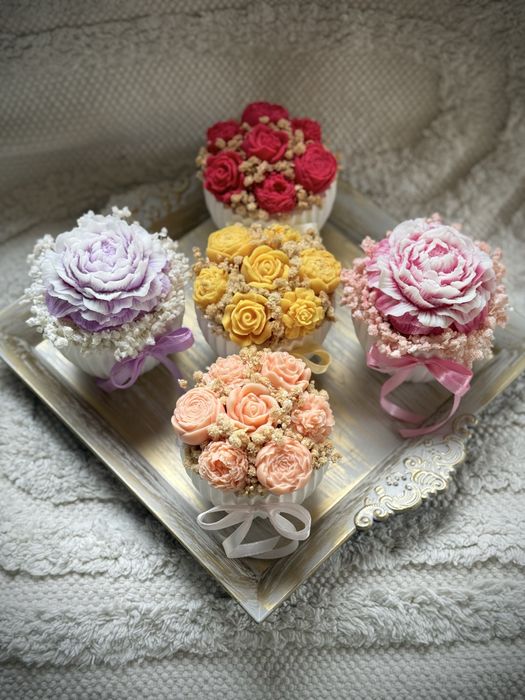 Ароматни букети в кашпа. Цветя от восък с аромат.