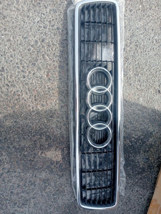 Ауди B4 решетка оригинал