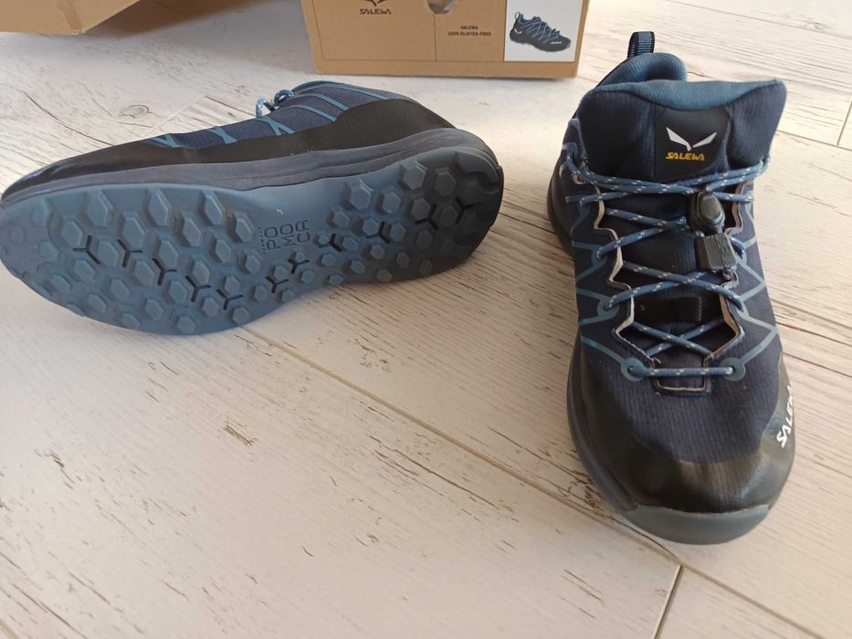 Туристически обувки Salewa номер 35