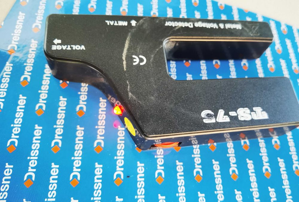 Detector de cabluri,tevi