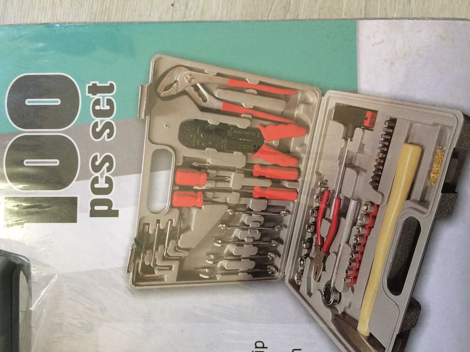 Чисто нов куфар с инструменти 100 части