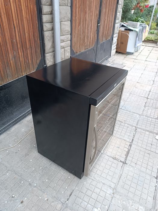 Винарка охладител за вино две зони