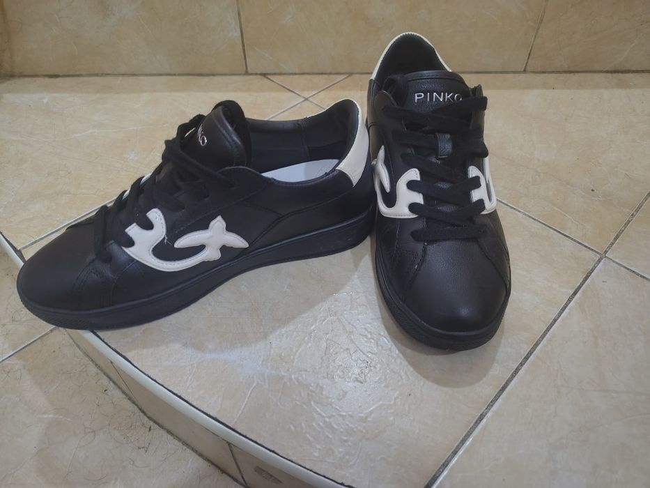 Оригинални сникърси Pinko