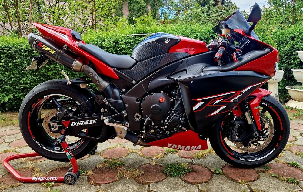 YAMAHA R1 Big Bang