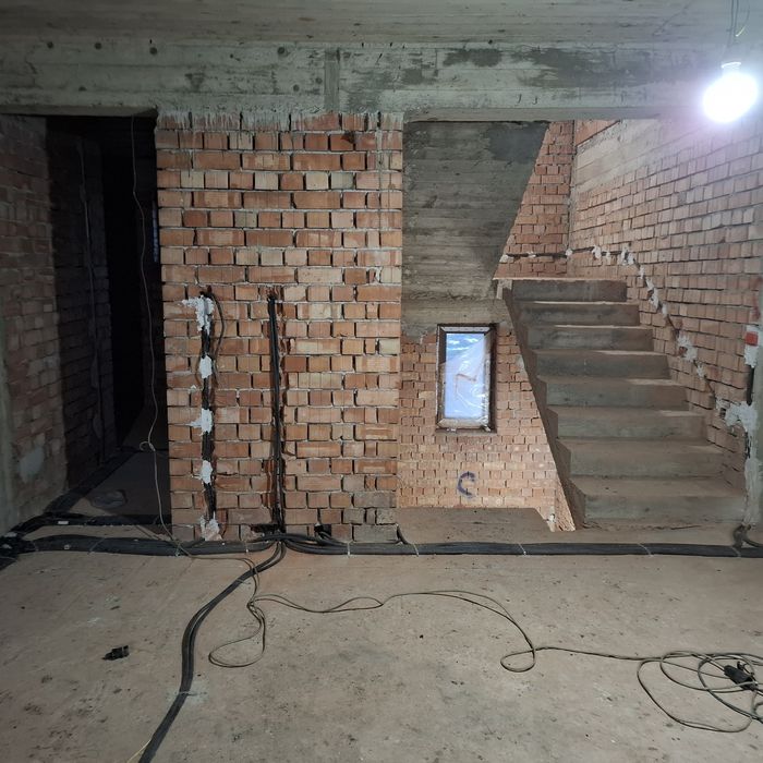 Efectuam tencuiala mecanizata