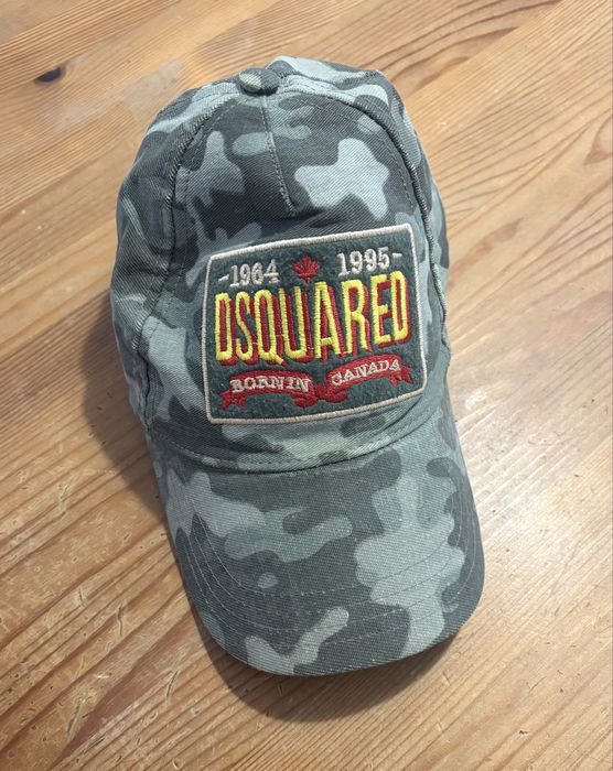 Шапка с козирка Dsquared