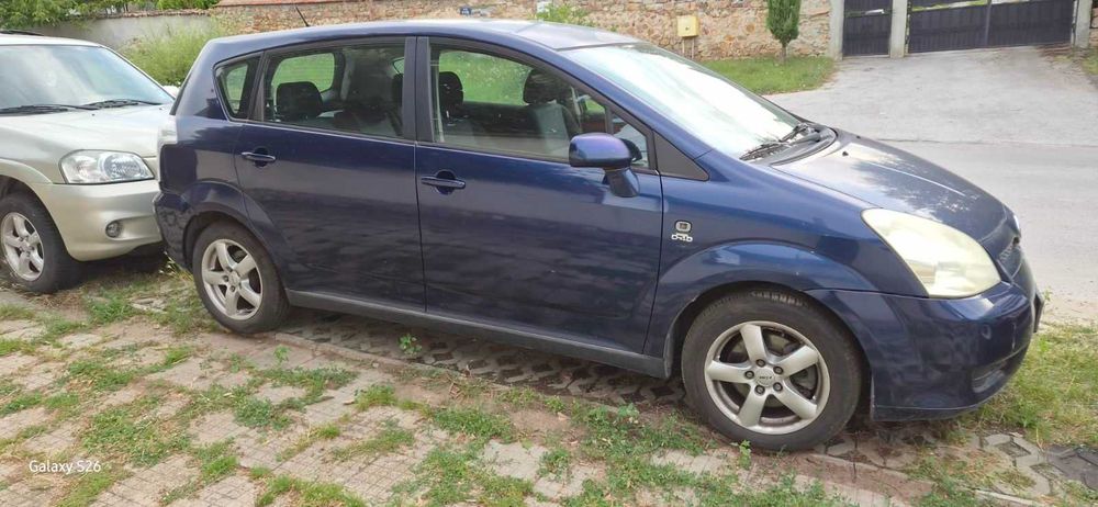 Продавам Toyota Corolla verso