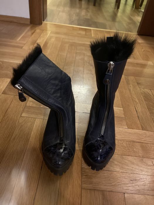 Боти от естествена кожа с косъм