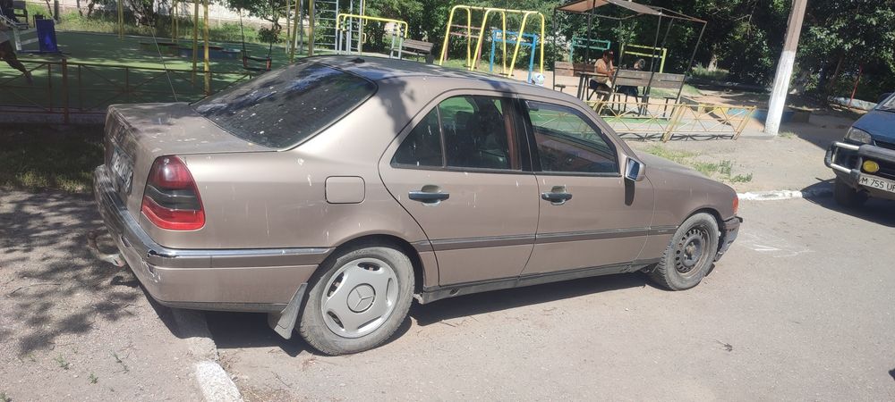 Мерседес 180 (((