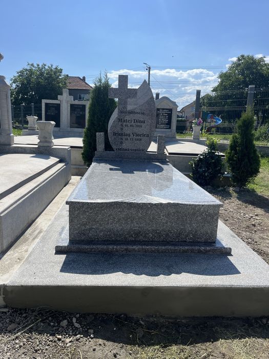 Monumente/Construcții  funerare din Granit ,Marmură si Mozaic