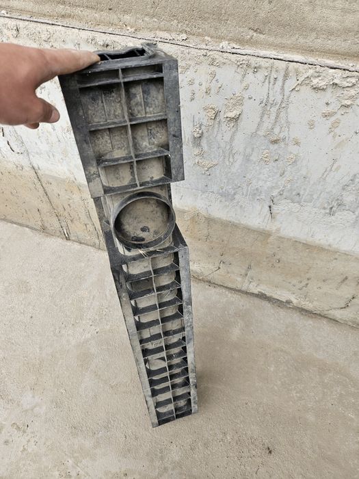 Водоотводный латок с решеткой