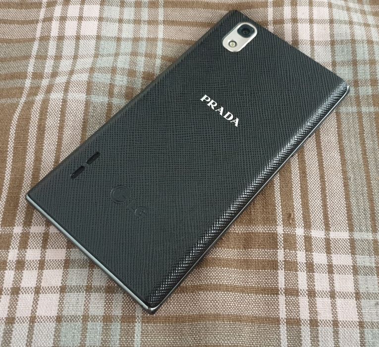 Продам смартфон LG PRADA