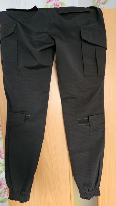 Продам джоггеры , чёрные.