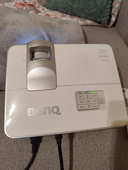 Videoproiector nou