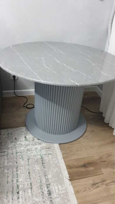 Продам стол в отличном состоянии