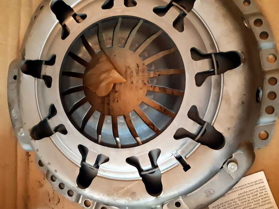 Placa ambreiaj Nissan X-Trail T30 , T31 , Primera - benzina, LUK noua