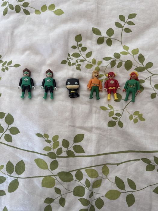 Игрушки Kinder DC