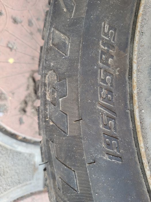 Продам зимние шины  почти новые