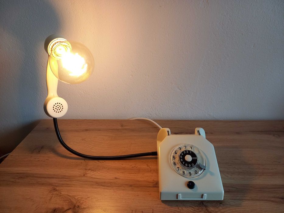 Стилна нощна лампа от ретро телефон