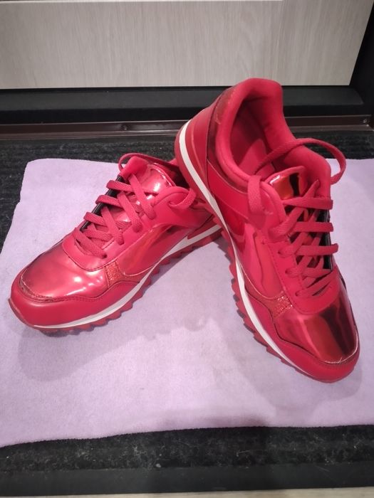 Продам кроссовки