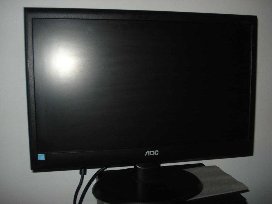 monitor aoc e950swn 18.5" led 18w 1366x768 cablu vga + alimentare