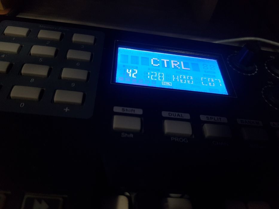 Midi klavish Srochno sotiladi
