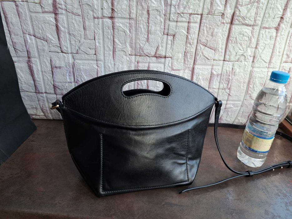 дамска чанта,Massimo Dutti,черна кожена чантичка-естествена кожа,