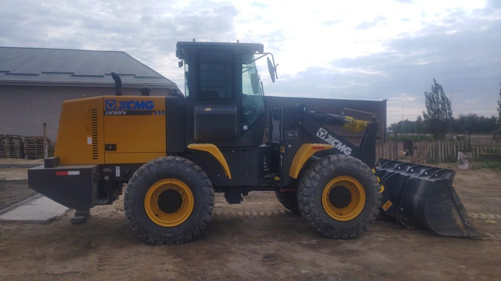 Погрузчик (трактор) кызметтері