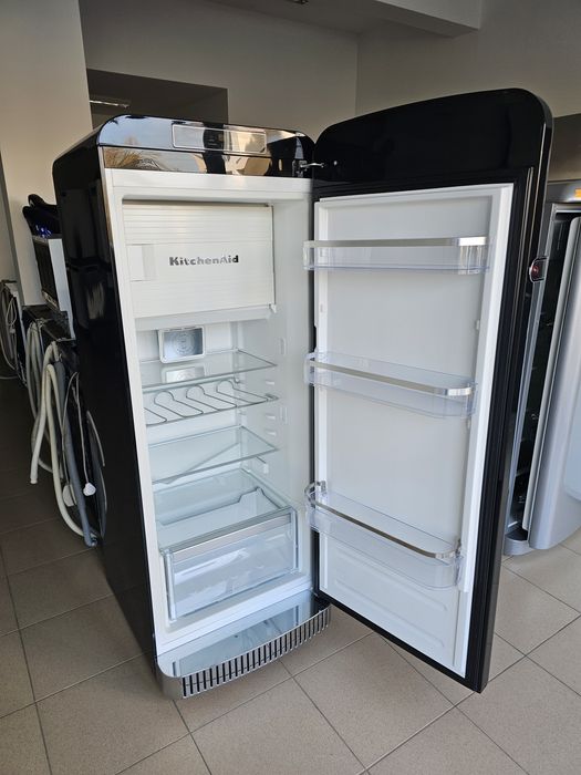 Ретро хладилник с камера KitchenAid