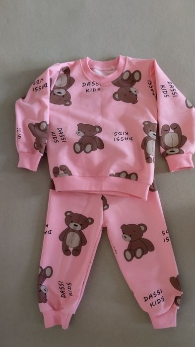 Продам костюм для девочки