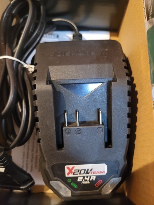 Зарядно устройство Parkside 20 волта 4.5/2.4 ампера