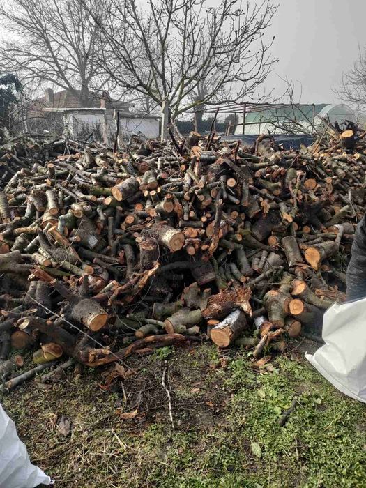 Дърва за огрев в чували и на метровки