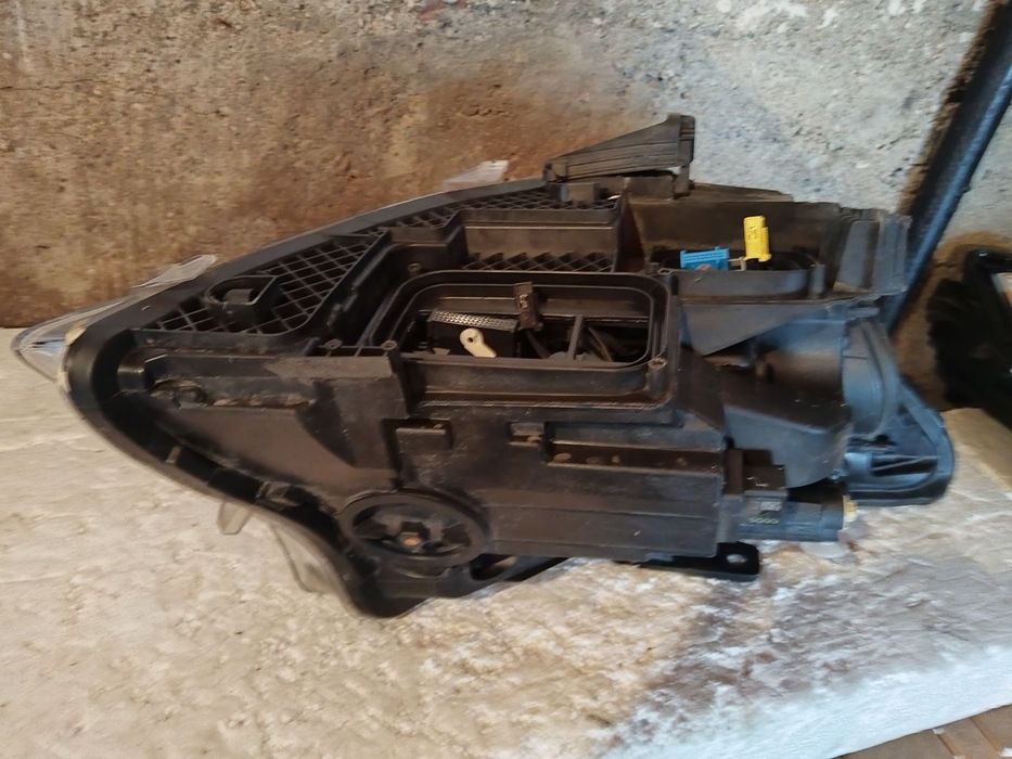 Оригинален фар за mercedes w447