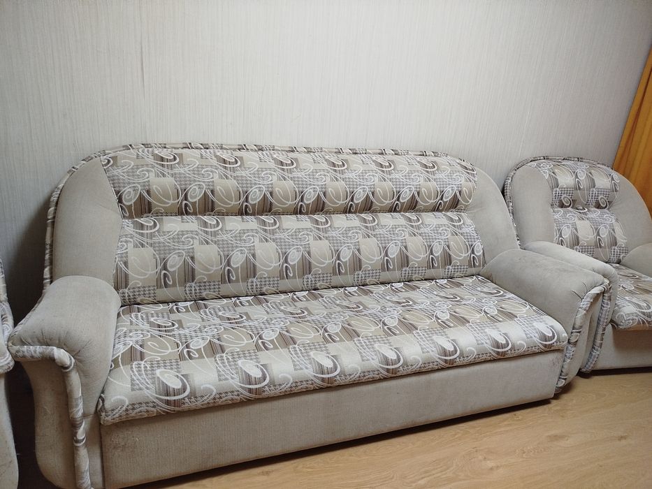 Продам диван с креслами