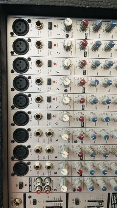 Усилитель и микшер Behringer pmx 2000