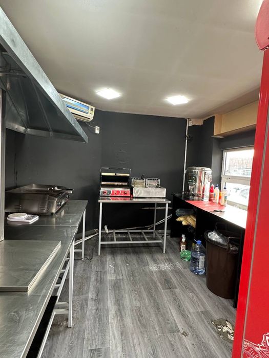 Фаст фуд нарсалари сотилади