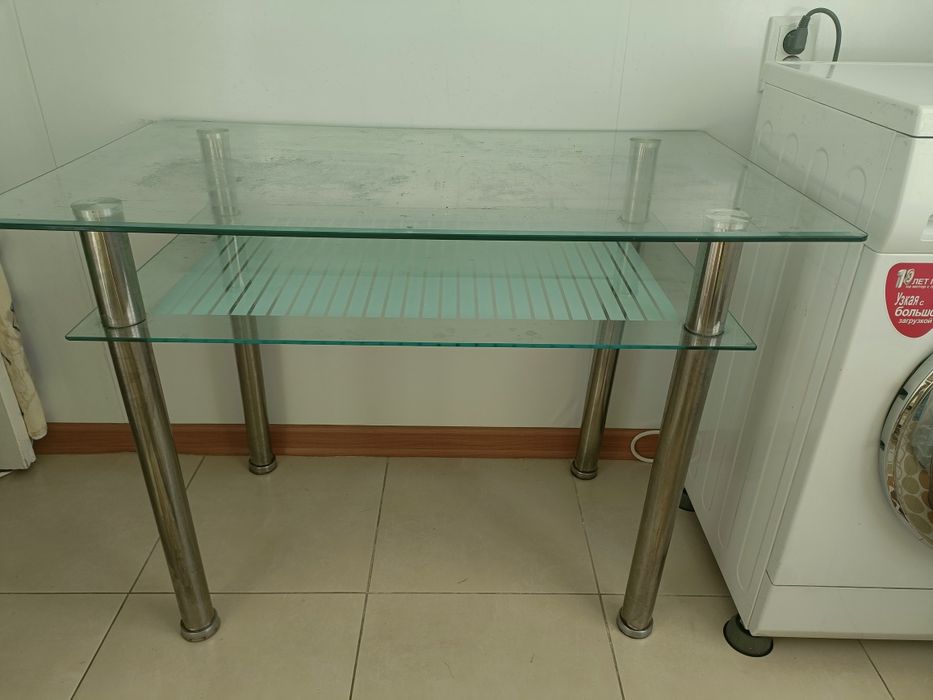 Продам стол обеденный