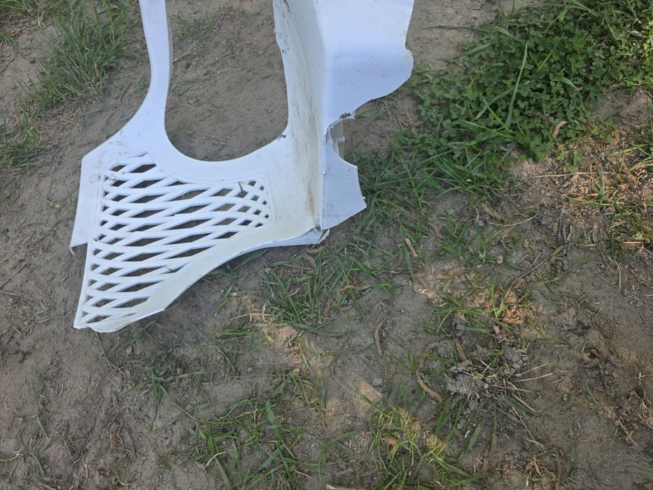 vând scaun putin folosit