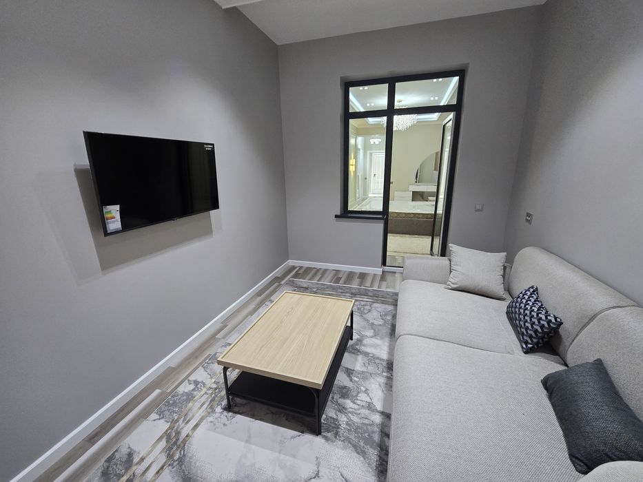 Luks uy sotiladi muxayo birja oldida evro 4 xona