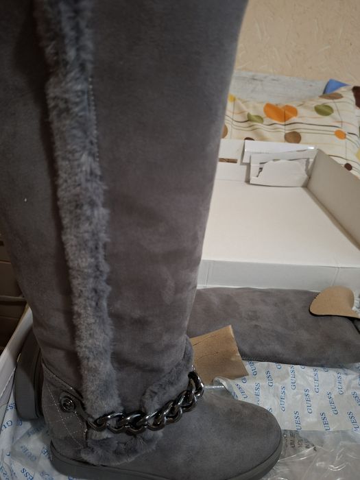 Guess нови ботуши + подарък кожено яке естествена  кожа сиво