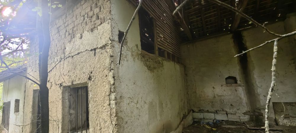 Къща с голям двор 3200 кв.м и река с. Новосел, обл. Шумен
