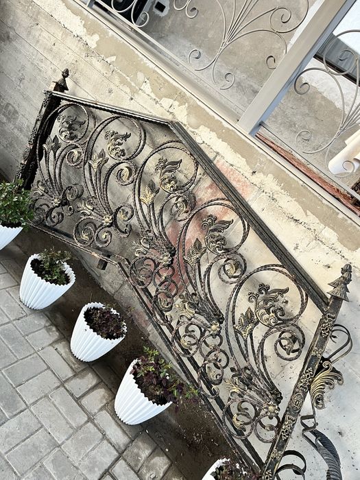 Продам прочные кованые перила  длинна 2,80