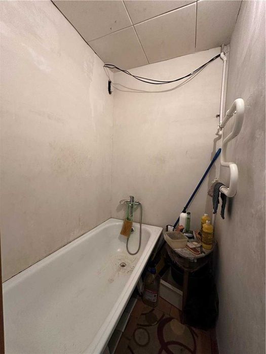 -Продам 3 комн на 7 микрорайоне.  Теплая!