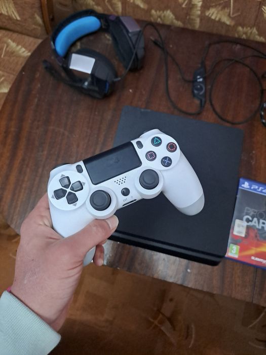 Продавам PS4 500GB